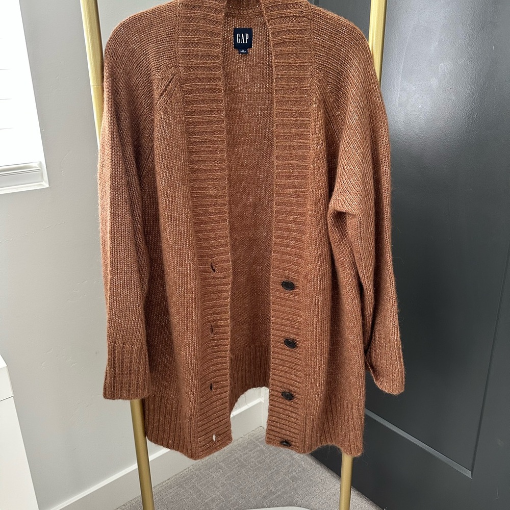 GAP Tan Knit Sweater - never worn or washed - still has factory creases on sides
